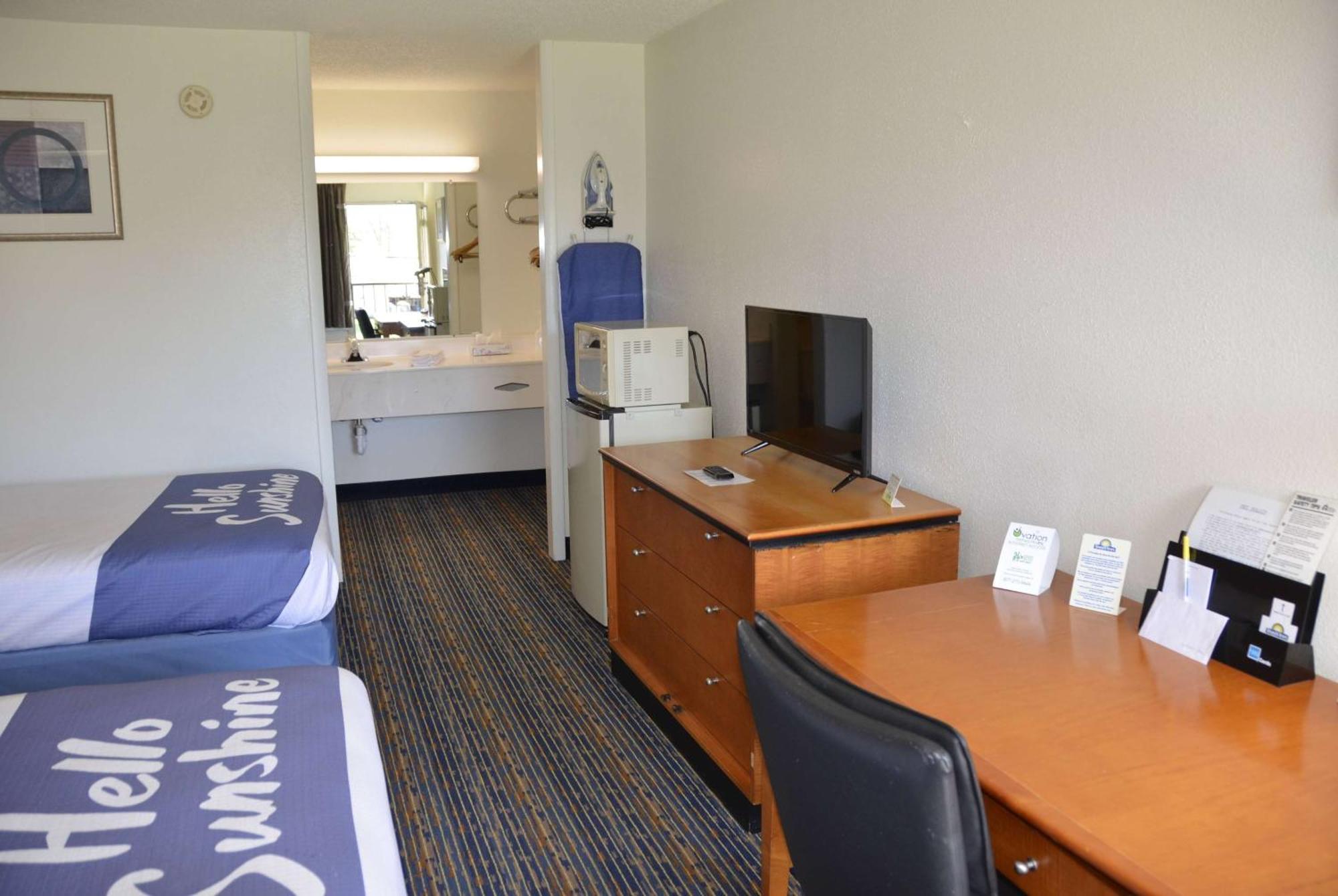 Days Inn By Wyndham Luray Shenandoah Екстер'єр фото